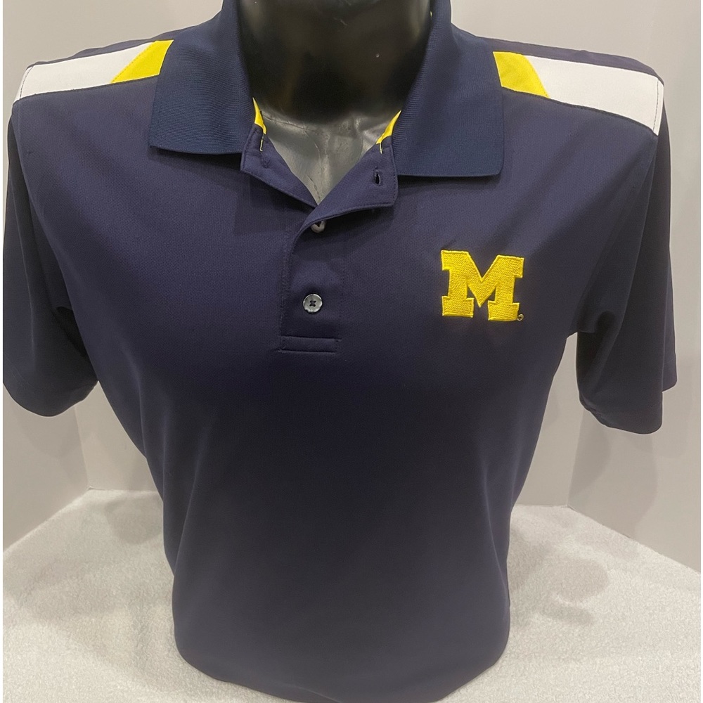 Men’s University of Michigan Wolverines short sleeve collared polo shirt.